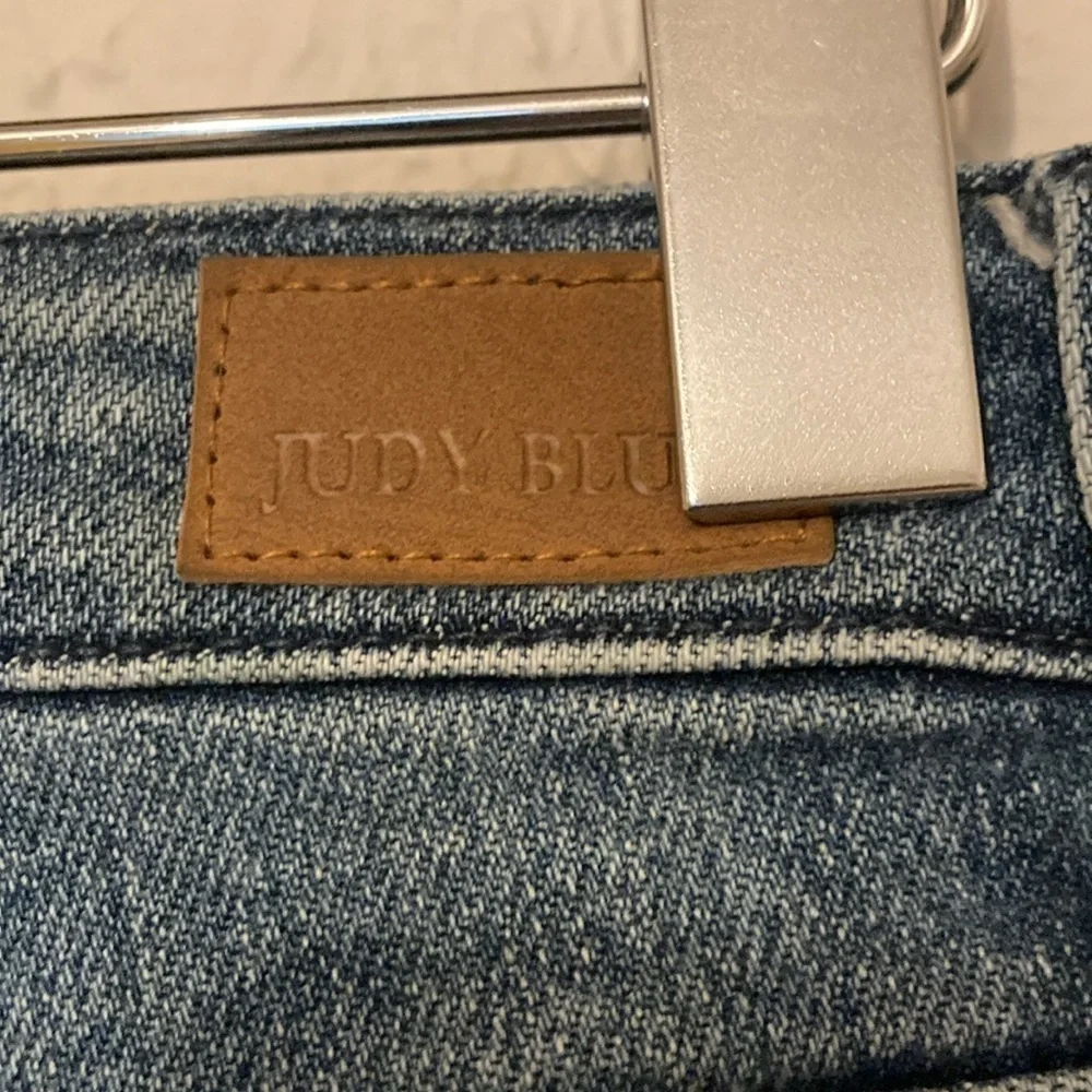 Judy Blue Relaxed Fit Jeans - Picture 7 of 11